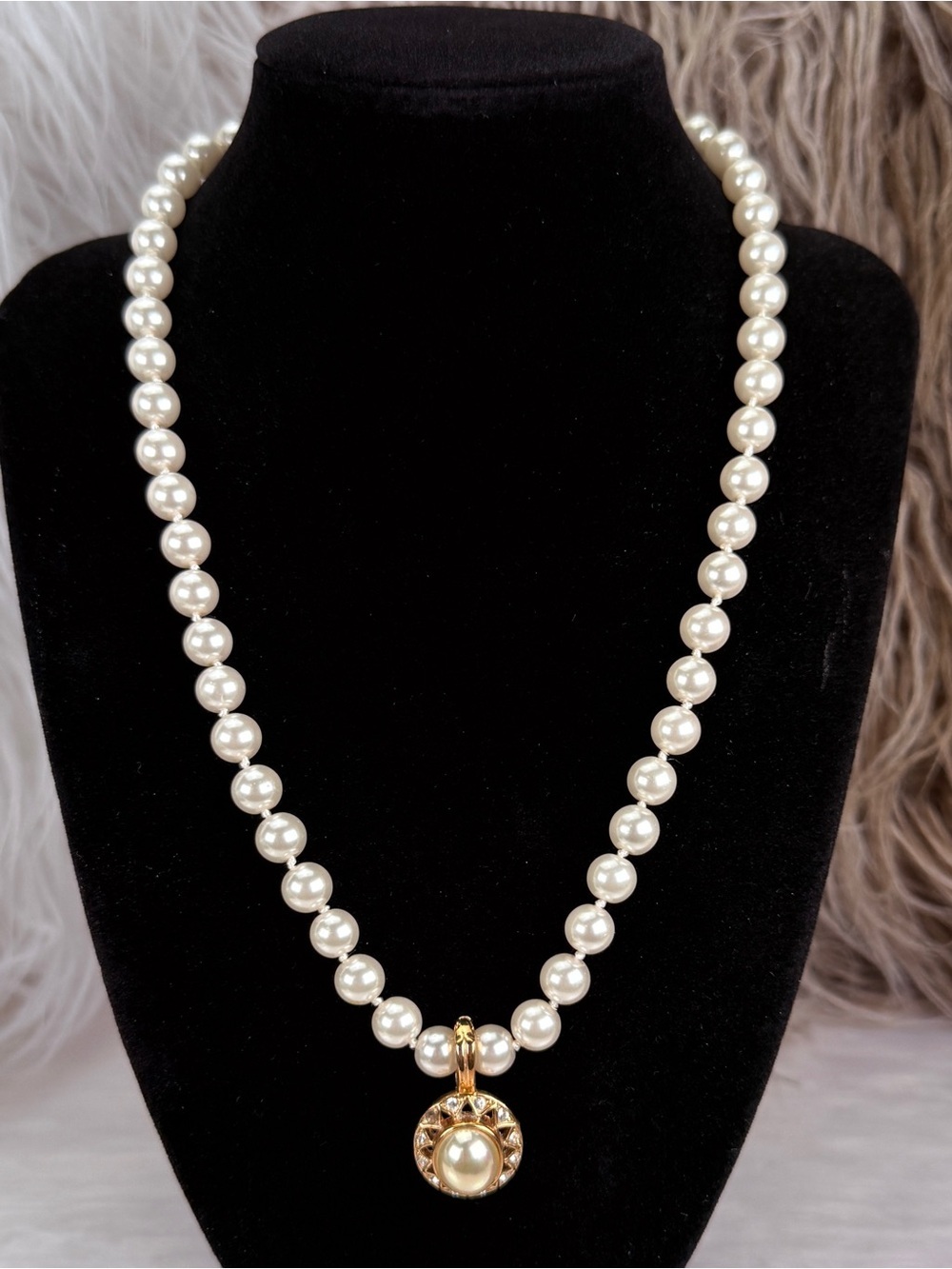 Roma Faux Pearl Pendant Necklace Gold Tone